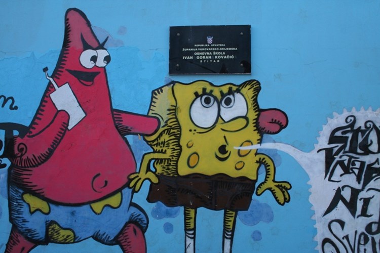 Slika PU_VS/donacije/natpisna ploca skole.JPG